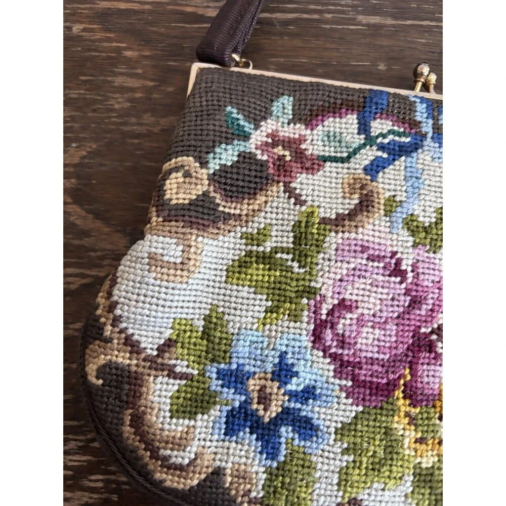 Vintage Floral Needlepoint Tapestry Handbag KISS Lock Purse W/coin Purse Talon